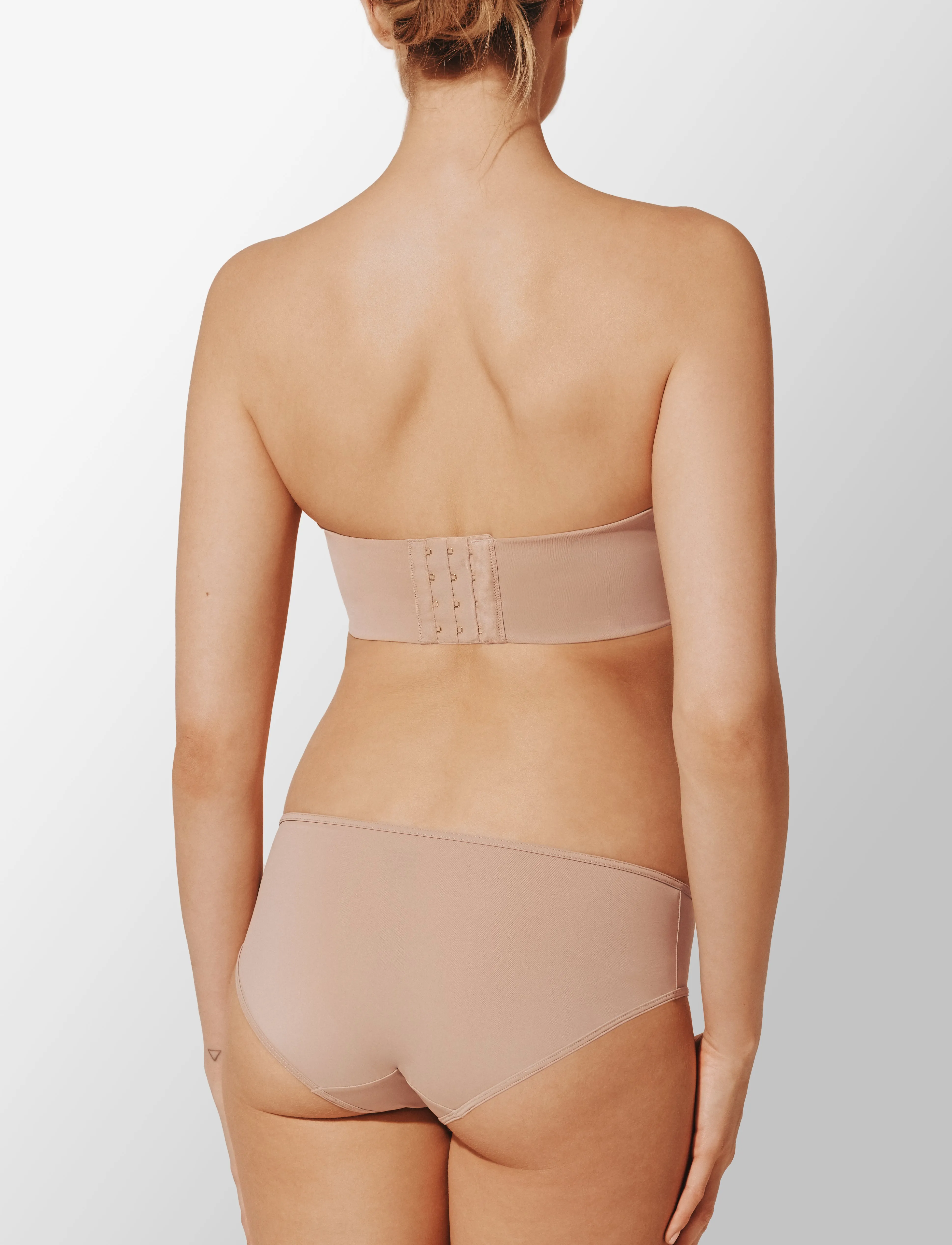 24/7 Classic Strapless Push-Up