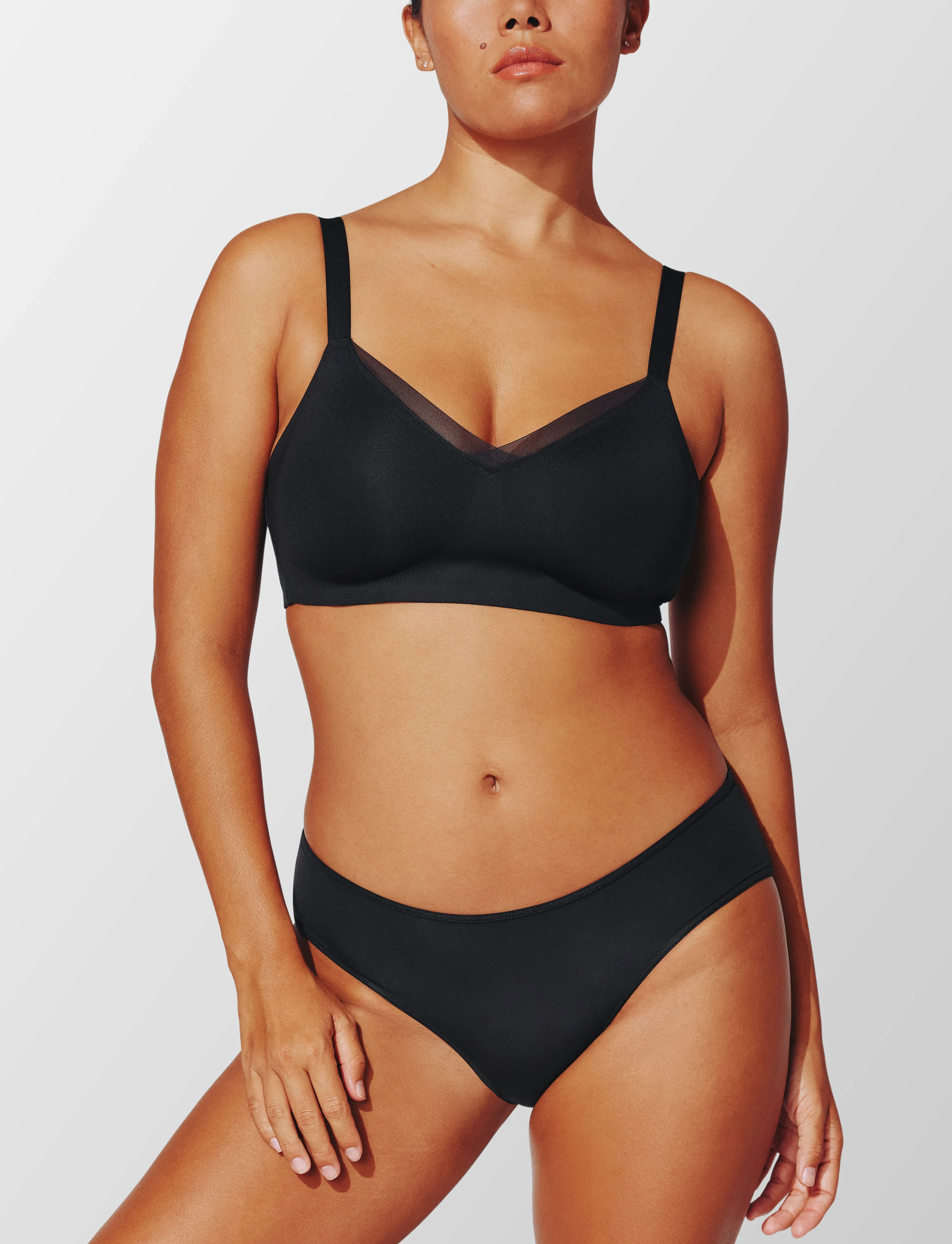 24/7 Classic Wireless Crossover Minimizer Bra