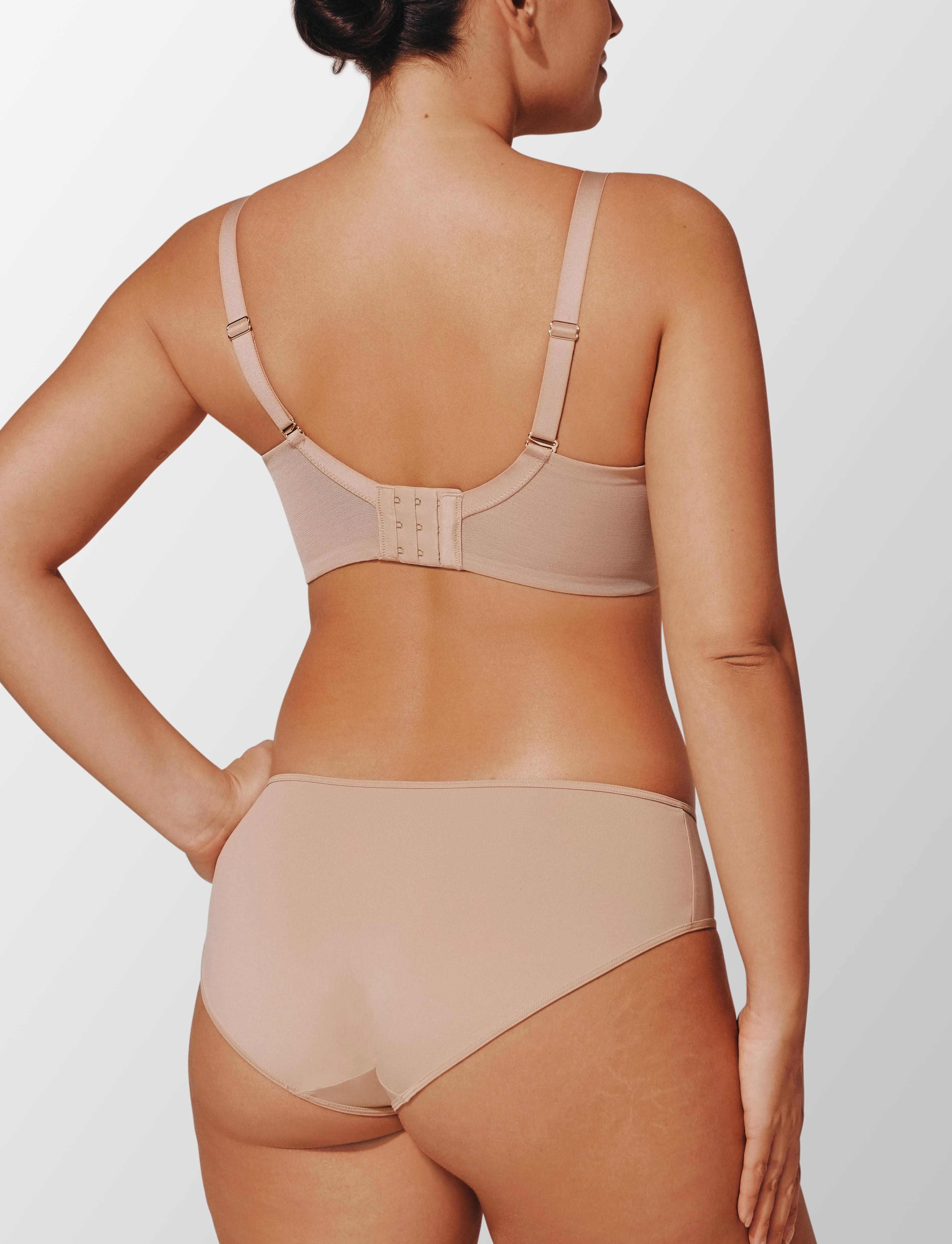 24/7 Classic Wireless Crossover Minimizer Bra