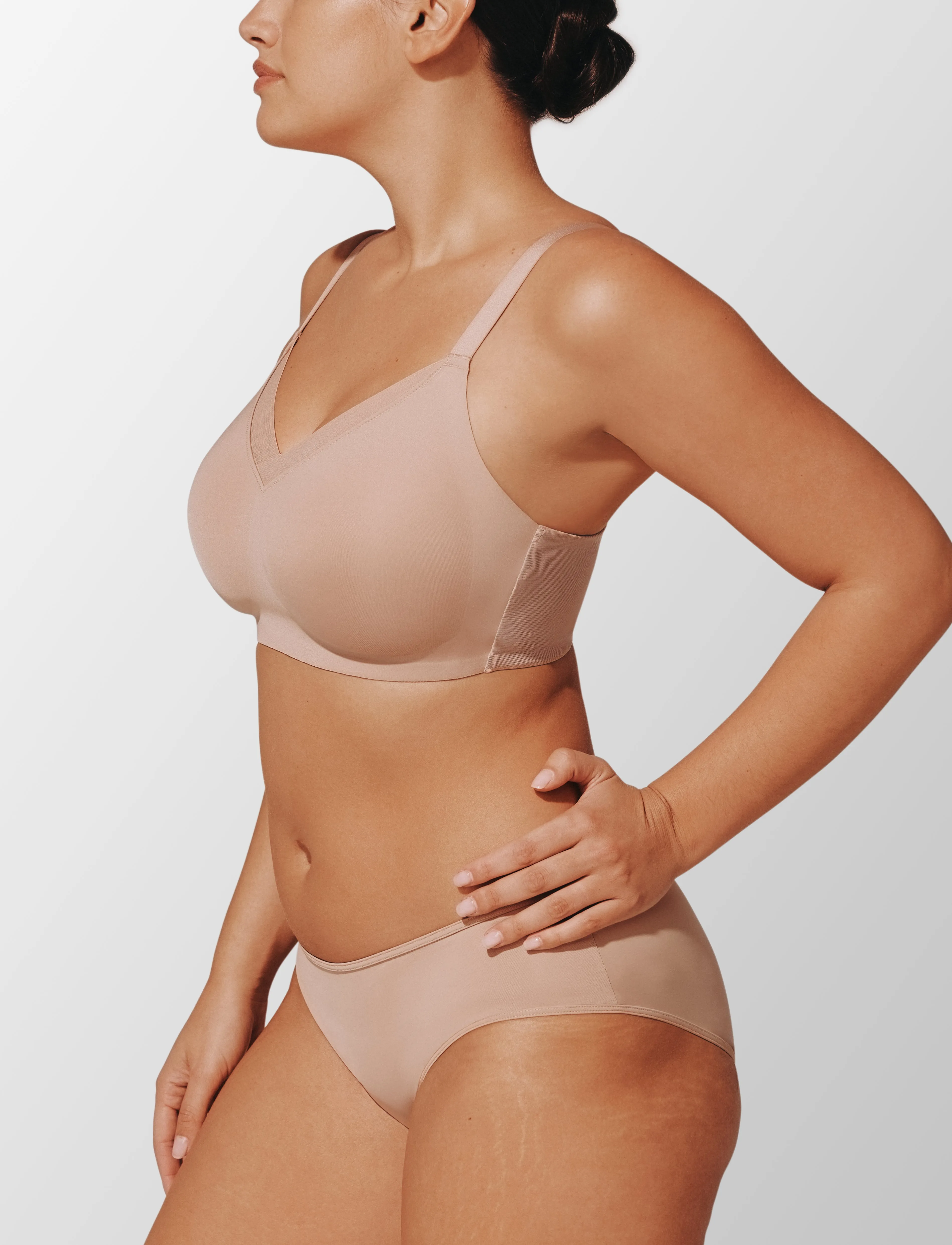 24/7 Classic Wireless Crossover Minimizer Bra