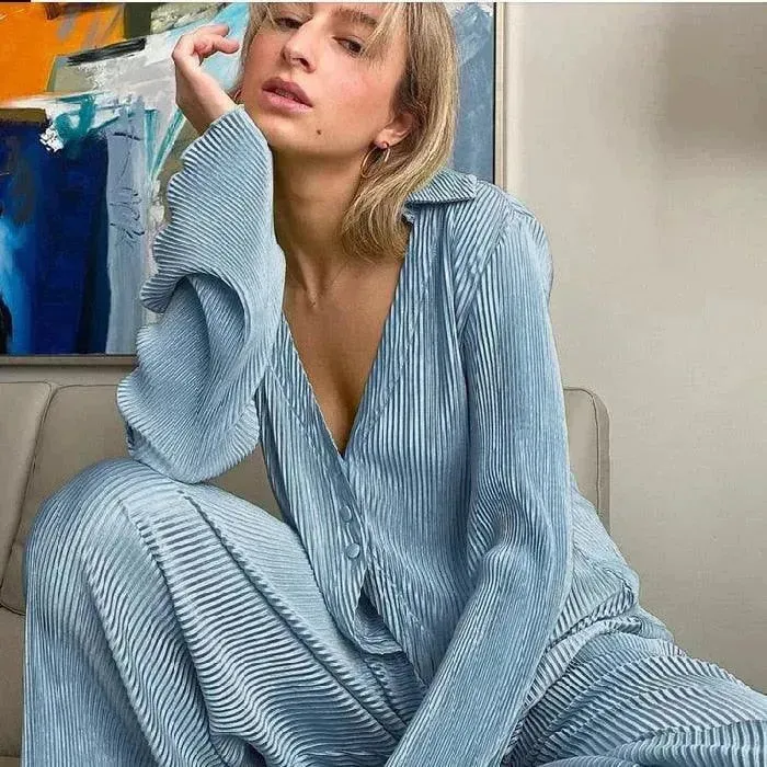 Women Vibrant Pleated Two-Piece Pants Set