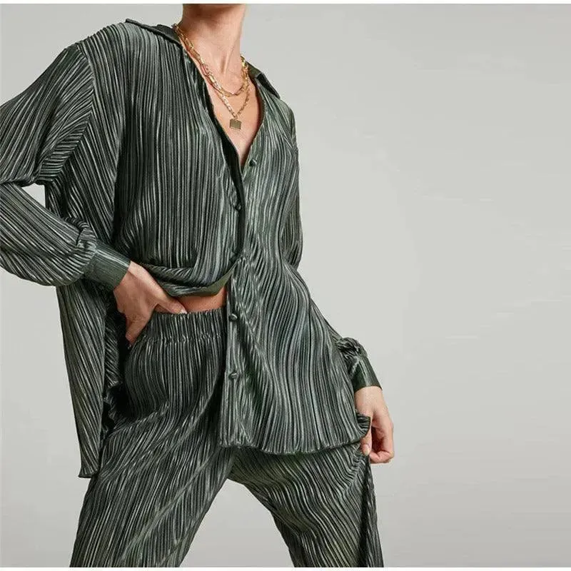 Women Vibrant Pleated Two-Piece Pants Set